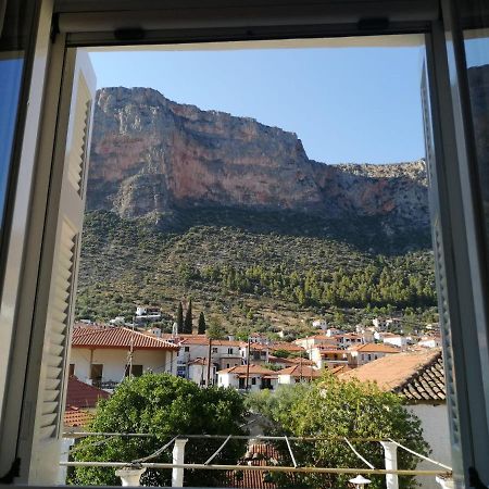 Appartamento Sunny Cozy House With Grand Courtyard Leonídion Esterno foto
