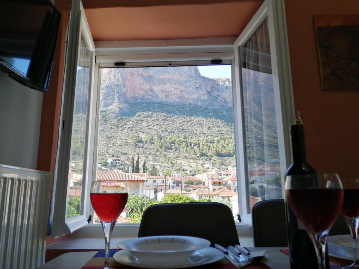 Appartamento Sunny Cozy House With Grand Courtyard Leonídion Esterno foto