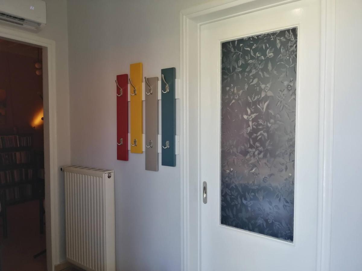 Appartamento Sunny Cozy House With Grand Courtyard Leonídion Esterno foto