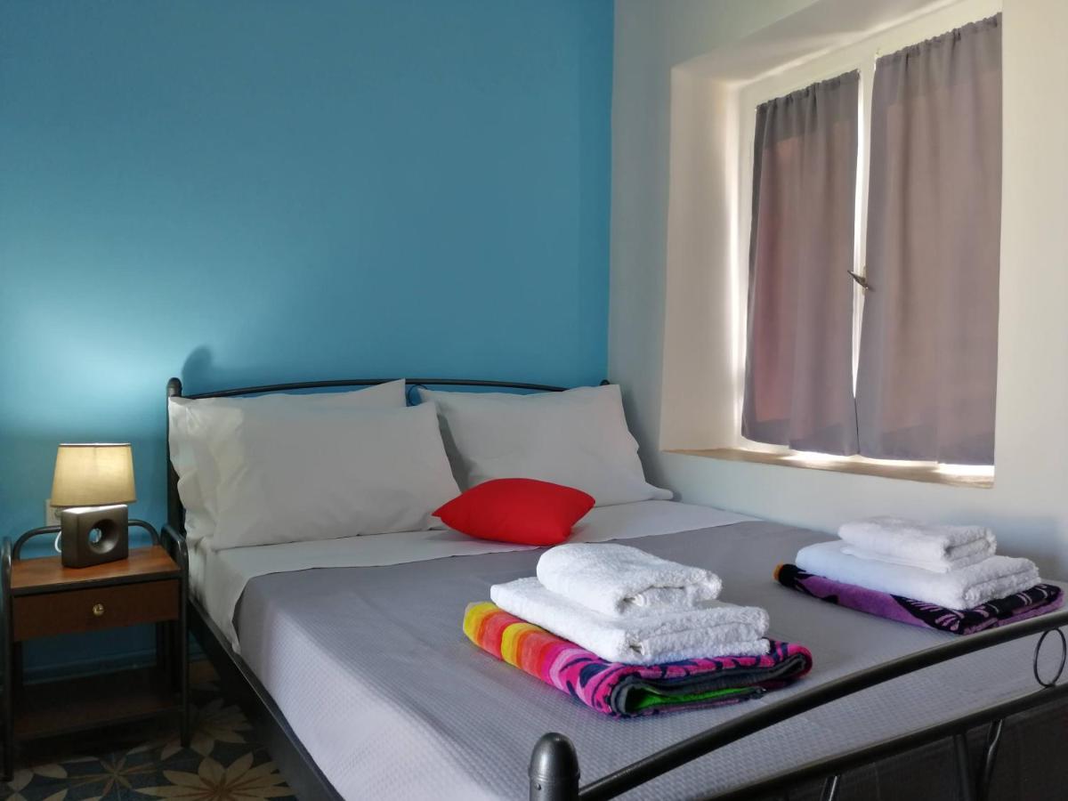 Appartamento Sunny Cozy House With Grand Courtyard Leonídion Esterno foto